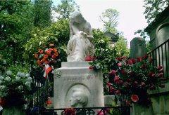 墓园雕塑：镌刻永恒的玖犀诗篇