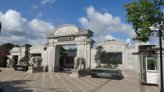 封存时光的密钥：：一座陵园里的生命教育与城市影象