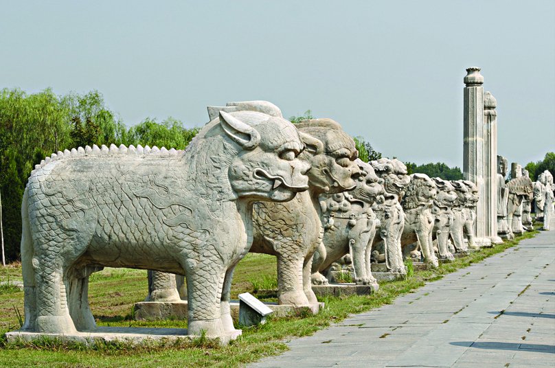 让石头“语言”，用斧凿叫醒甜睡的历史