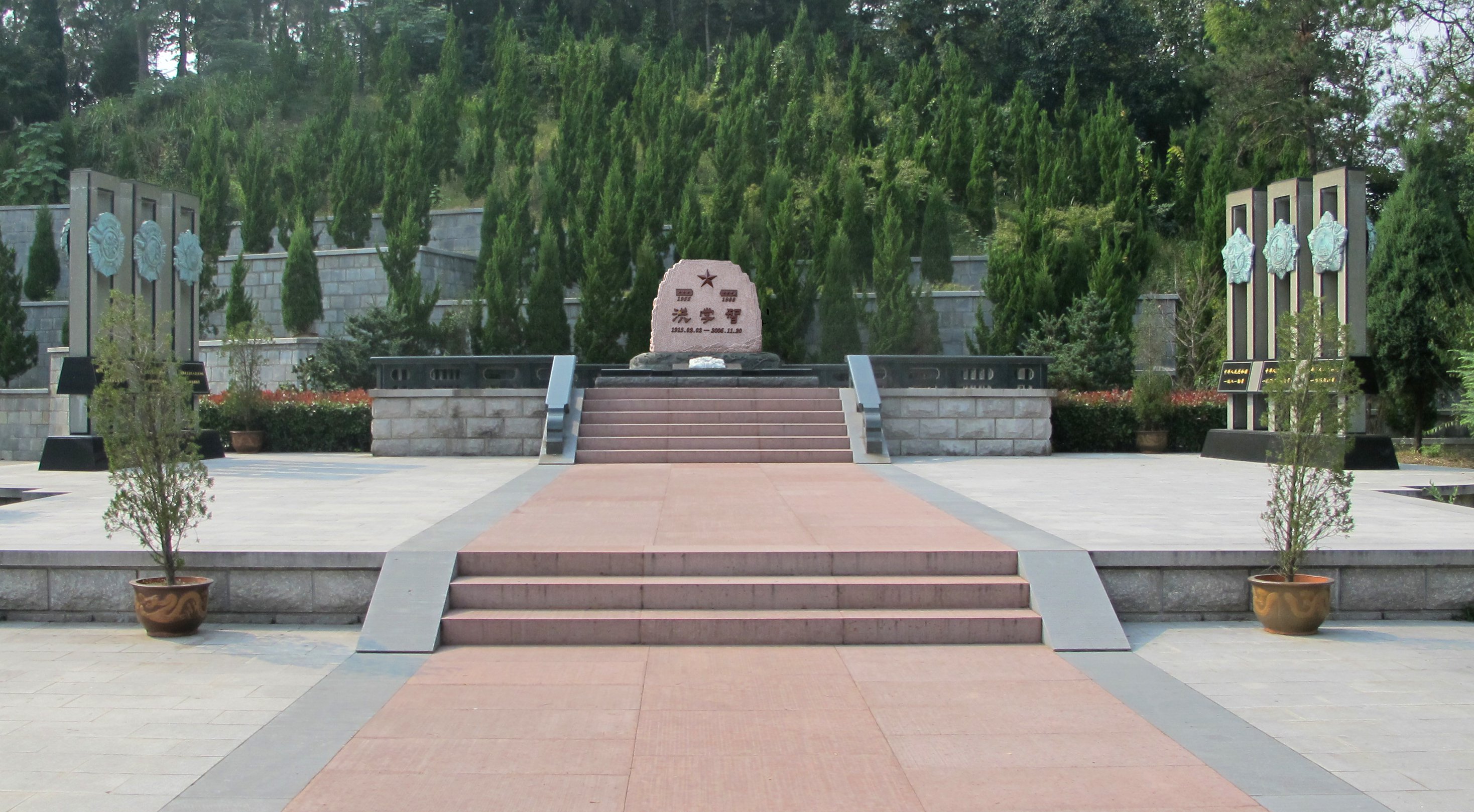 石上年龄：：：碑雕艺术中的生命叙事与民族影象